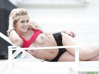 Mia Pearl - This Girl Sucks