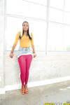 Lucy Raquel - Round and Brown