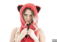 Lilly Sapphire - I Know That Girl