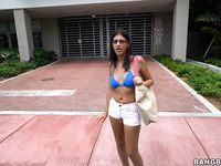 Victoria Valencia - Bang Bus