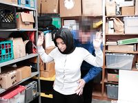 Ella Knox - Shoplyfter