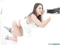 Carolina Abril - She's New
