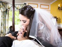 Carolina Abril & Leigh Darby - Moms In Control