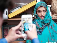 Audrey Royal - Shoplyfter