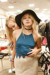 Arya Fae, Bailey Brooke as Mall Rats (Zishy)