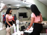 Arianna Knight, Raven - Bangbros Clips