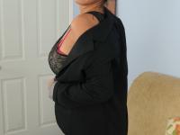 Amateur MILF Bianca Mendoza displays her fantastic tits and round ass - Photo #5