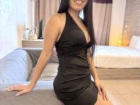Beautiful Asian babe unveils her perky tits and her trimmed pussy - Photo #1