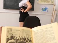 Glasses adorned teachers Lina Napoli & Valentina Nappi suck big coed cock - Photo #3