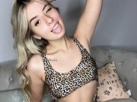 Petite OnlyFans teen Ashley shows her big ass in her sexy lingerie - Photo #6