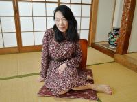 Tsuyako Miyataka spreads her mature hairy Asian pussy after undressing - Photo #1