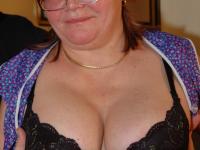 Mature nympho strips and takes a dong in her hairy swollen beaver - Photo #2