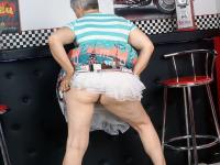 Old American lady Savana exposes her big butt in basement bar - Photo #18