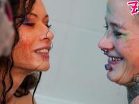 Alt girls Anuskatzz and Stacy Bloom fists pussies during lesbian sex in a tub - Photo #7