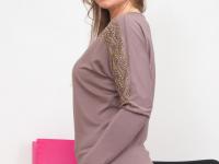 Naughty mature woman reveals her natural tits in nylons and heels - Photo #2