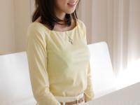 Asian sweetie Shiori Yamate reveals her hot breasts and sucks a dong in a car - Photo #1