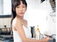 Sexy Asian masseuse Fei Fei gets fucked & takes a cumshot after giving head - Photo #5
