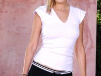 Athletic babe Holly Anderson ends an outdoor workout with a machine dildo ride - Photo #1