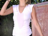 Athletic babe Holly Anderson ends an outdoor workout with a machine dildo ride - Photo #4