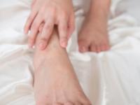 Leggy Japanese girl takes a cumshot on her pretty feet after a footjob - Photo #7