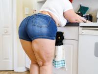 Sexy BBW Mandi May ends POV hardcore sex with a cumshot on her big ass - Photo #3