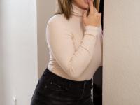 Chubby babes with big tits Rose Monroe and Valentina Jewels play with toys - Photo #10