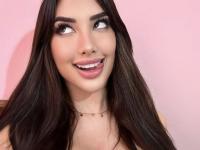 Teen Latina Linn Oak exposes her wonderful big boobs and poses in a solo show - Photo #8