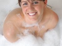 Plump girl grasps her natural tits while showing her trimmed pussy in bath - Photo #2