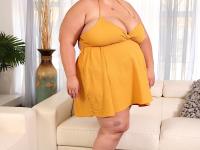 SSBBW Lexy Morgan plays with her big boobs before giving a blowjob - Photo #1
