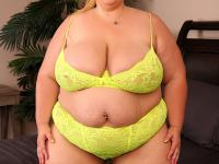 SSBBW Lexy Morgan plays with her big boobs before giving a blowjob - Photo #4
