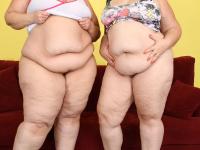 Kinky BBWs Erin Green and Becki Butterfly flaunt their big tits and huge asses - Photo #3