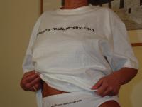 Kinky MILF Hansah gives herself a double fingering and drinks her pee - Photo #1
