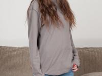 Slender teen Willow takes off her jeans, shows her small tits and furry vagina - Photo #1