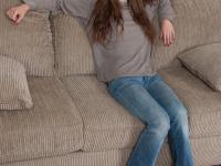Slender teen Willow takes off her jeans, shows her small tits and furry vagina - Photo #3
