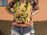 Green-haired slut Vibe Ryder unveils her tattoo-covered body & gives a blowjob - Photo #2