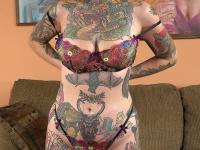 Green-haired slut Vibe Ryder unveils her tattoo-covered body & gives a blowjob - Photo #6