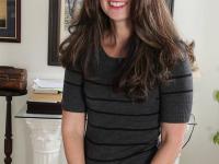 Middle aged wife Stephanie Roberts undresses for her first nude modeling gig - Photo #2