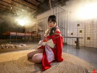 Japanese female Sakura Kurokawa is suspended from the ceiling by rope - Photo #6