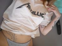 Glamorous babe teases with her juicy tits while showing off her tattoos - Photo #4