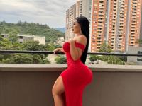 Hot Latina girl shows her huge tits and big ass in public and private locations - Photo #18