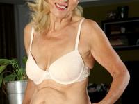 Horny granny Janet Lesley bares saggy tits & spreads wet pussy wide open - Photo #3