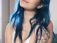 Blue haired inked teen Khalamite exposes her magnificent curves and big tits - Photo #14