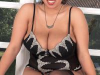American cougar with giant tits Victoria Lane drills her pussy with a huge toy - Photo #2