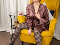 Kinky mature MILF with a big ass Margo flaunts her grand boobs on a sofa - Photo #1
