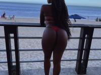 Amateur Latina Luana flaunts her incredibly round bubble butt on the beach - Photo #17