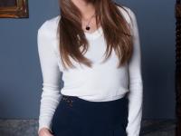 Petite doll Riley Reid strips in front of her piano and poses nude - Photo #2