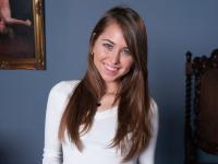 Petite doll Riley Reid strips in front of her piano and poses nude - Photo #3