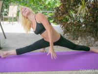 Exercising girl in yoga pants bending over to show hot ass outdoors - Photo #8
