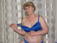 Naughty granny Belly shows off her big booty and spreads her hairy pussy - Photo #4