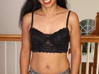 Over 30 woman Theresa Long gets on her knees while making her nude debut - Photo #6